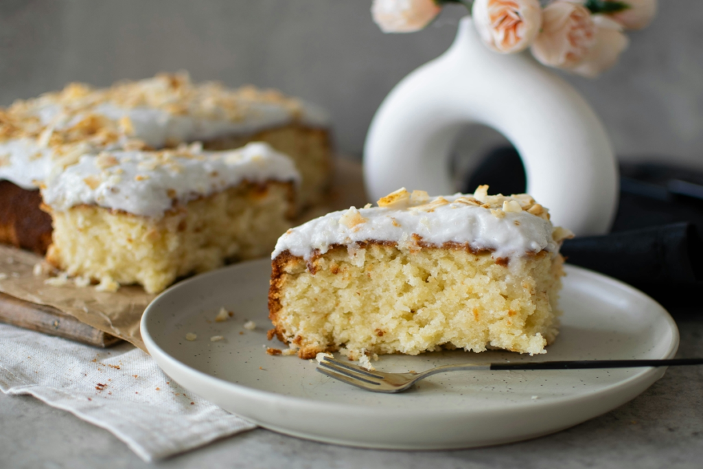 Receita de Bolo de Coco: Uma Explosão de Sabor Tropical